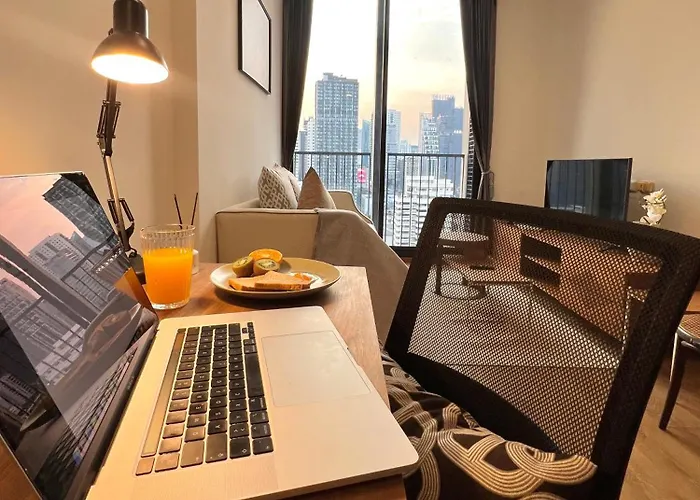 Апартаменты Walktobts>emdistrict/cityviewpool&gym/wifi/washer *